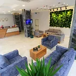 Hotel Almircan *
