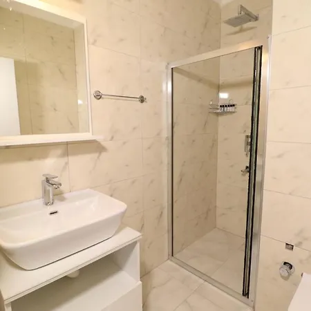 Hotel Almircan *